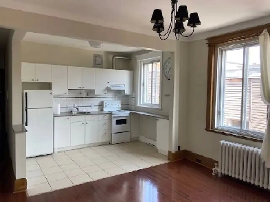 Nice 41/2 M.Vendome, 5 min.walk, Heating & Hot water included Image# 1