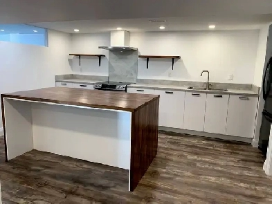 ✨ Large 1-Bed   DEN LEGAL Basement Aprtmt – Mid Waterloo ✨ Image# 1