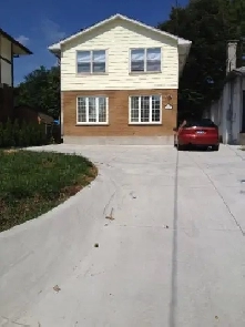 5 Bedroom 3 Bathroom House on Oxford St  - Utilities Included Image# 1