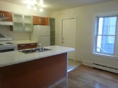 Walkerville 2 bedroom apartment available contact 519-566-8228 Image# 1