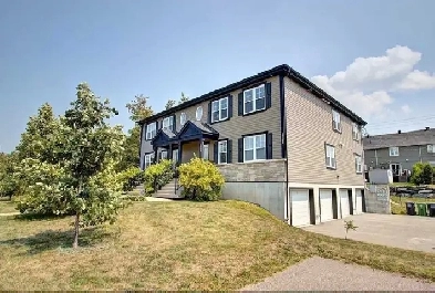 Grand 5 1/2  avec garage Mi-Vallon Image# 1