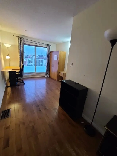 Room at York U,  Minutes Walk to Finch west subway station Image# 1