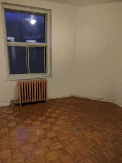 C.D.N. 3 mins Snowdon nice , 5.5 all included special  $ 1450. Image# 1