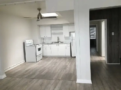 2 Beds 1 Bath Apartment by Yorkdale mall Image# 1