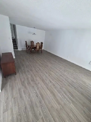 2 bedroom detached slab backsplit on a corner lot Image# 1