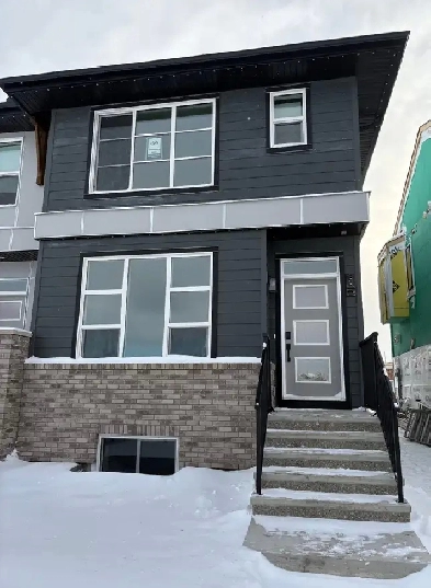 New Build Upper suite in SE Duplex Move in Neg $2300/m Pets OK Image# 11