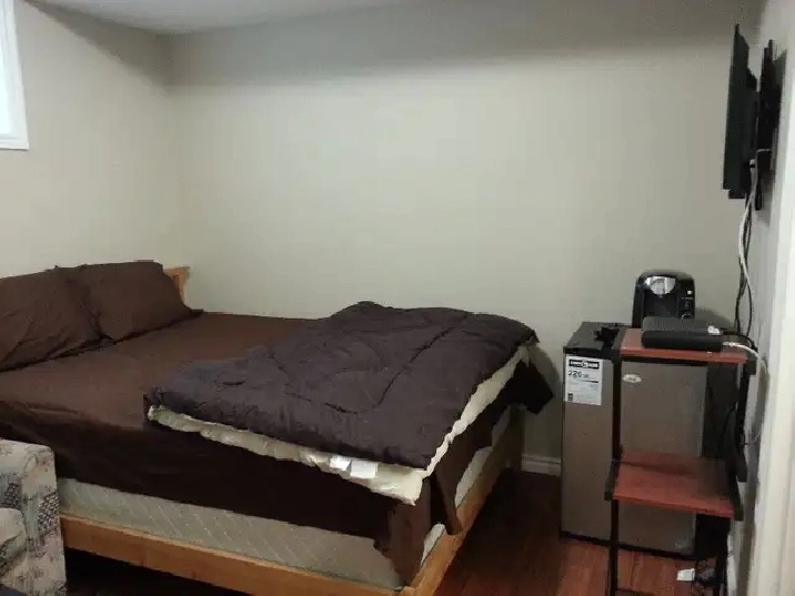 Beautiful furnished single bedroom available for Commuter