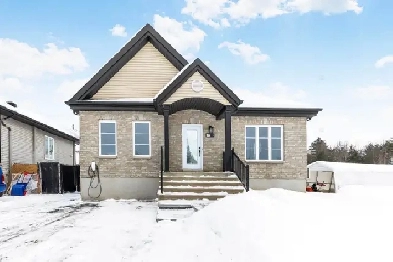 GRAND MAISON (4 1/2) A LOUER