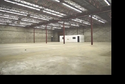4,000 SqFt Commercial/Industrial Warehouse Available Now Image# 1