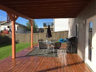 ALL UTILITIES INCLUDED 2 Bed 1 Bath Lower Suite Available Apr 1