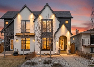 CUSTOM BUILT 2023 BOWNESS HOME WITH A LEGAL 2 BED BASEMENT SUITE Image# 7