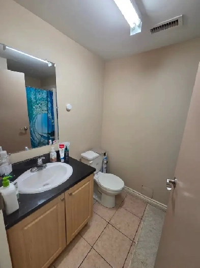 1/4 bedroom with a PRIVATE BATHROOM/SHOWER Image# 1