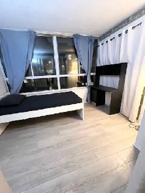 REDUCED$ DOWNTOWN BAY GERRARD CONDO ROOM  PRIVATE LIVING AREA Image# 1