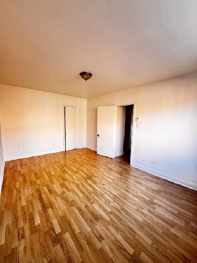 Grand 4 1/2 Image# 1