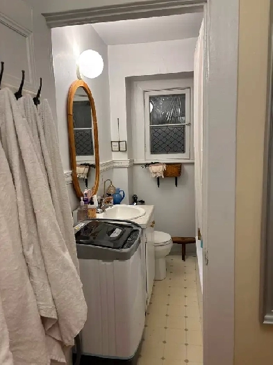 2 beds one bath april 1 st Image# 1