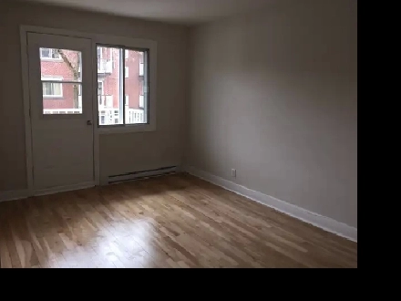 Très beau 4 ½ - 6925 Bloomfield Image# 1