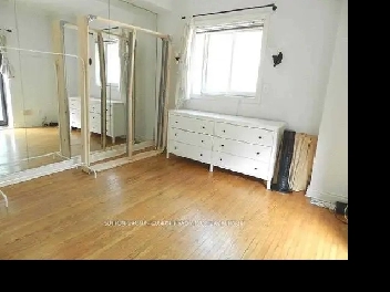 Rent Room Downtown Toronto Subway Furnished All Included Image# 1