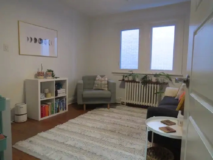 Peaceful Healthcare/Therapy Office – Oak Floors, Natural light