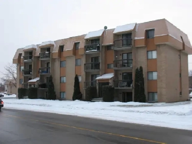 3 1/2, Vimont, Laval (Cité de la Santé) Image# 1