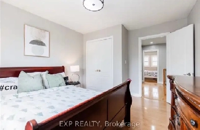 1 spacious Bedroom sandalwood & Mcglaughlin