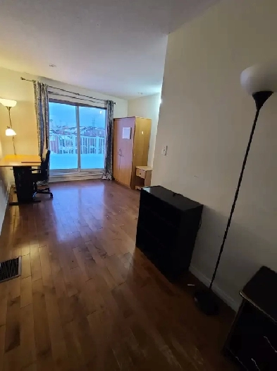 Room at York U campus, Minutes  Walk  Finch west subway station Image# 1