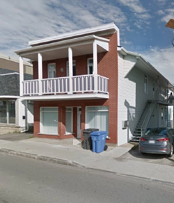 Beau grand 5 1/2, 2e étage 2 balcons, juillet