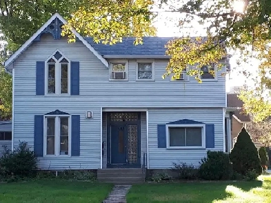 One-Bedroom Apartment – Quiet Building Near the Riverfront