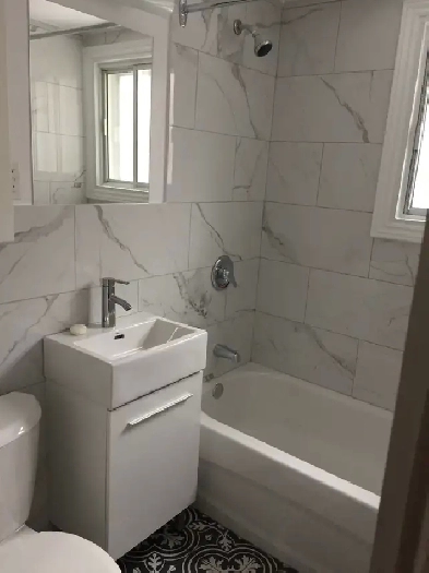 Très beau 4 ½ - 6925 Bloomfield Image# 1