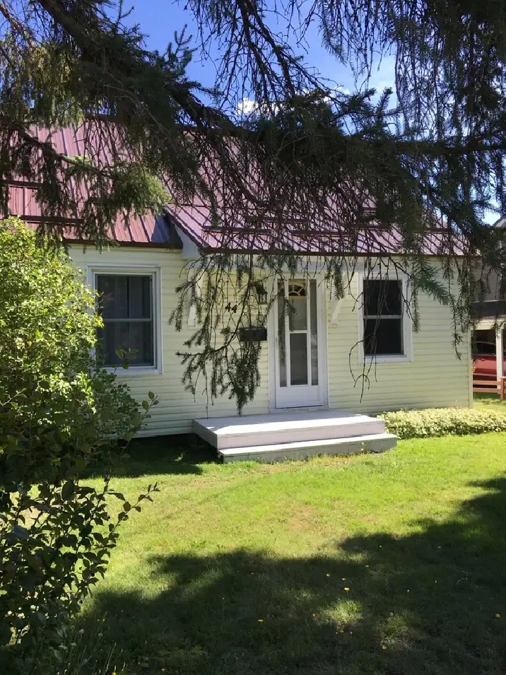 ROOM FOR RENT - KIRKLAND LAKE