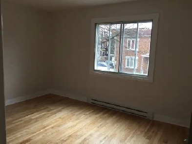 Très beau 4 ½ - 6925 Bloomfield Image# 1