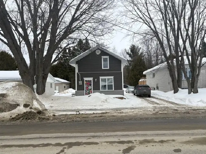 3 Bedroom 1.5 bathroom house for sale