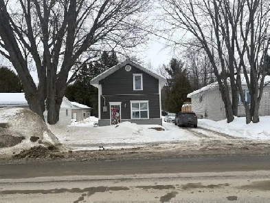 3 Bedroom 1.5 bathroom house for sale