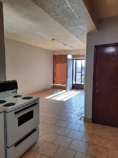 Hamilton East Bachelor $995.00 Inclusive call /text 289-700-8432 Image# 1