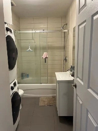 Little Italy Renovated 1Br - heating   appliances included Image# 1