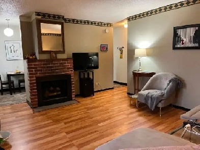 reduced dep Lower mount royal 2 bedrm apart, parkg $1395/m elect Image# 1