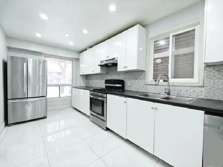 Room for rent near Square One Mississauga UTM Sheridan College