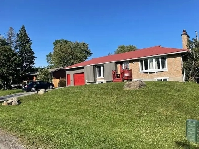 MAY 1st -$2500-MANOTICK-BASEMENTUNIT-3BEDROOM-1BATH -PARKING Image# 1