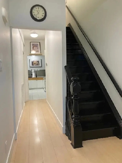 Furnished 1 bed 1 bath plus den and shared kitchen Image# 2