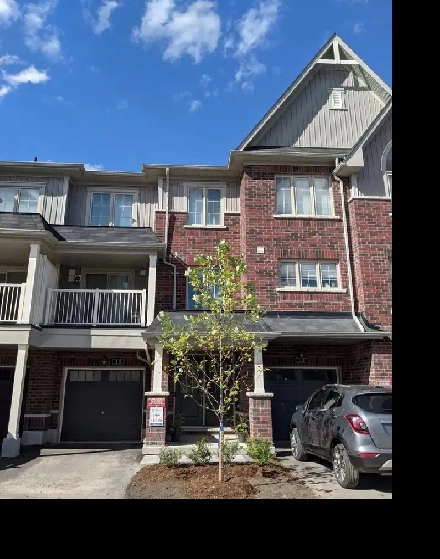 Stunning Modern 2 Bedroom Townhouse For Rent in Whitby! Image# 1