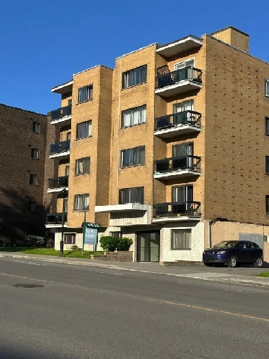 3 1/2 apartment for rent near Metro Snowdom Image# 1