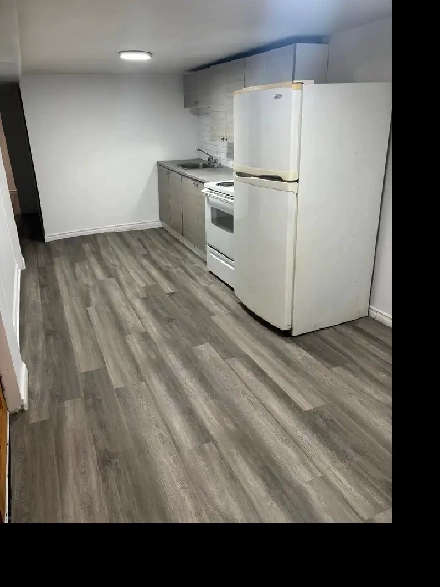 Grand 4 1/2 avec électroménagers, internet et stationnement Image# 1