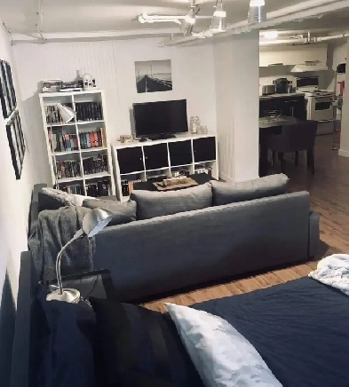 CDN – bienvenue aux étudiants, très grand superbe studio Image# 1