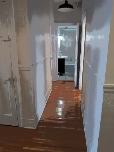 Metro place St-henri.  Grand 5.5  $ 1600. Occupation immediate Image# 1