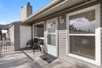 2 bedroom carriage home for rent walking distance to WEM Image# 1