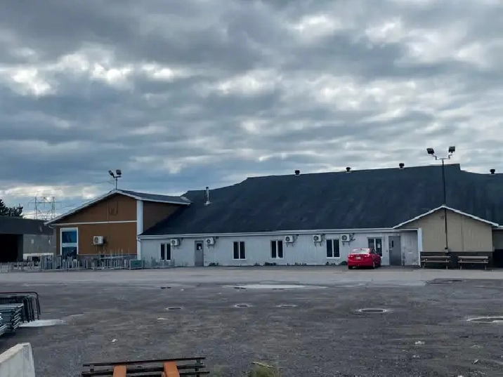 ESPACE INDUSTRIEL / BUREAUX / COMMERCIAL À LOUER – TROIS-RIVIÈRE