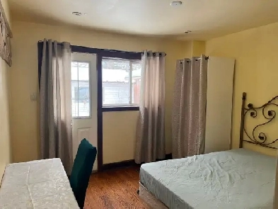 BRIGHT ROOM MAIN FL-50m TO PLAZA STEELES/BATHURST NEAR BUS Image# 1