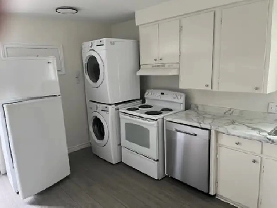 672 Glengarry, March Rent FREE! Adult working folks only Image# 2