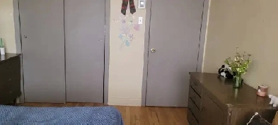 Chambre meublée disponible pour une femme proche de métro Sauvé Image# 1