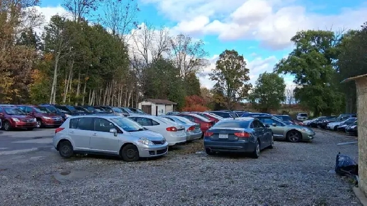 Office and lot for car dealership