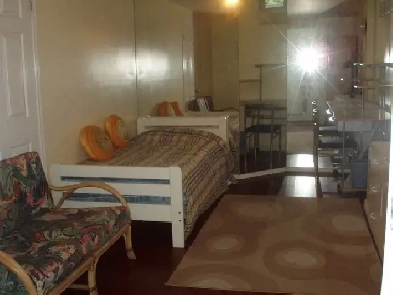 Room non-smoker for a single Male no girlfriend Image# 1